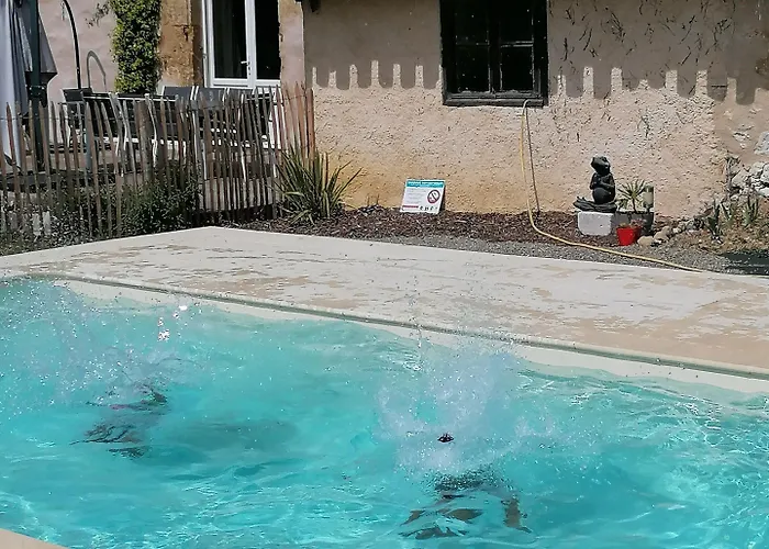 ゲストハウス A Clairefontaine 3*