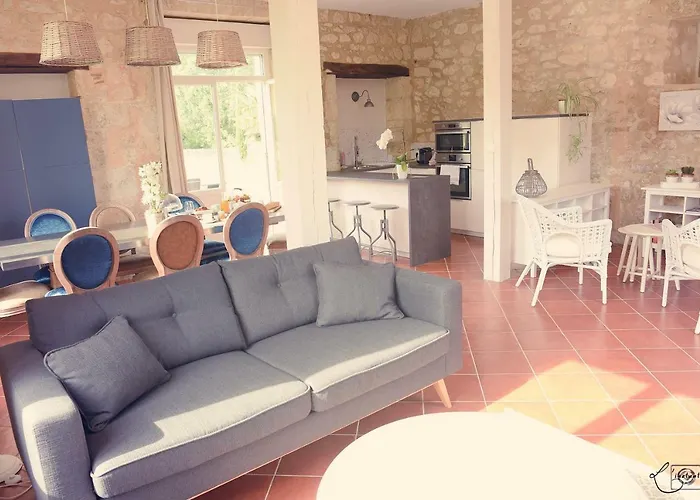 ゲストハウス A Clairefontaine 3*