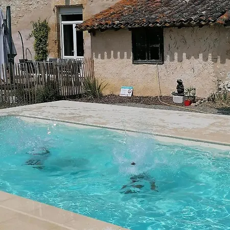A Clairefontaine Maison d'hôtes 2*
